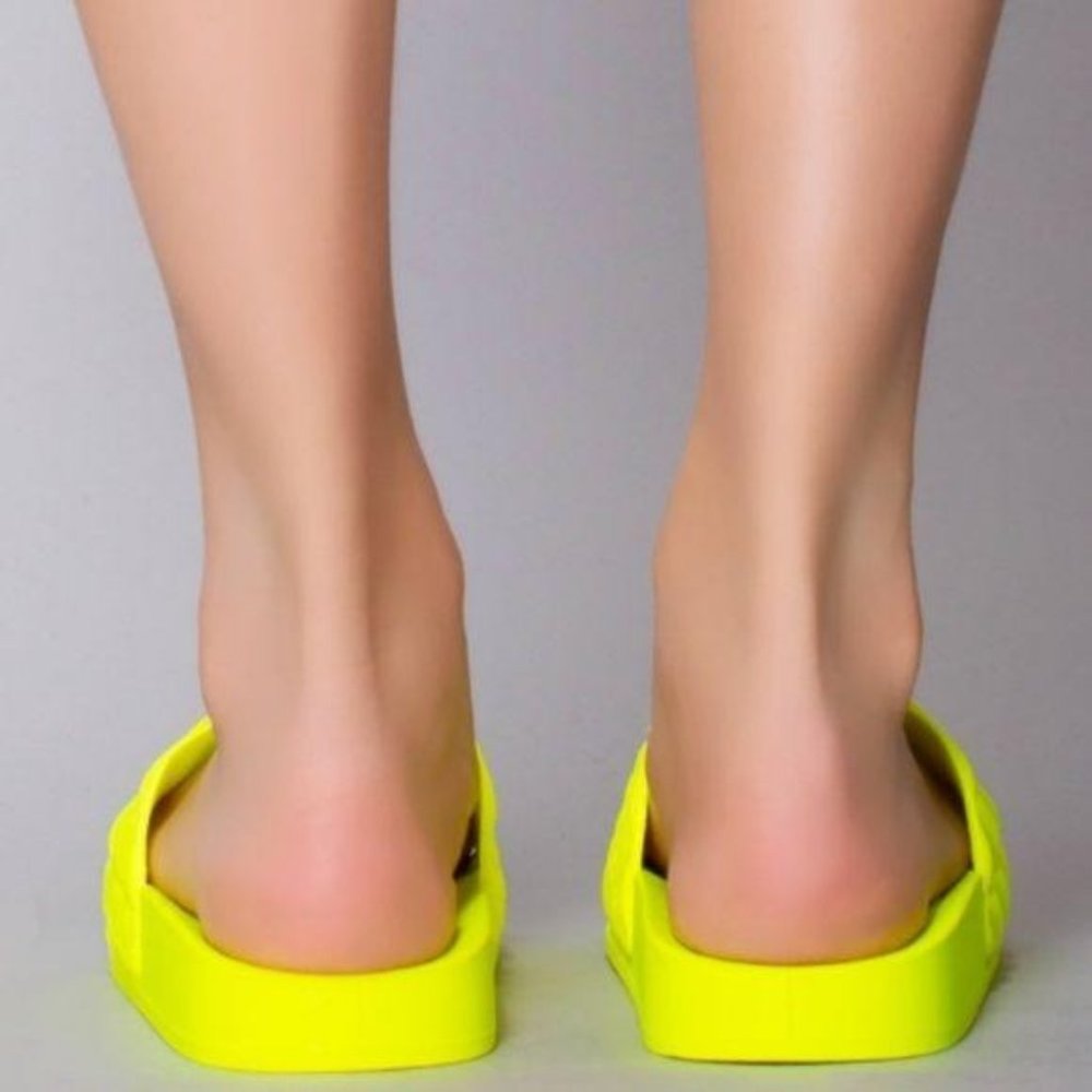 Neoprene Slides in Neon Yellow - Picture 3 of 7